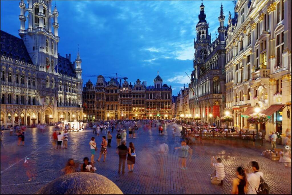 En Plein Coeur De Bruxelles. Superbe Duplex.A Voir! Luaran gambar